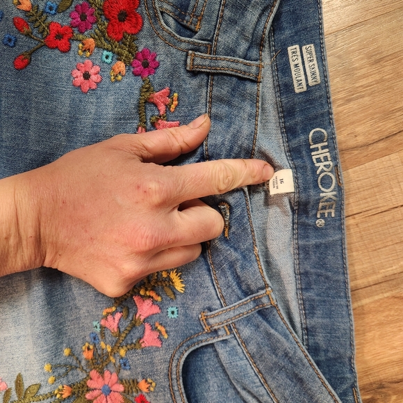 Embroidered Jean's - Picture 2 of 6
